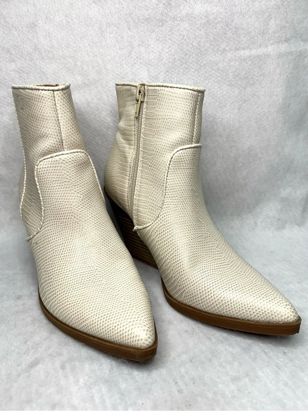 Express Cream Snakeskin Embossed Textured Pointed Toe Ankle Booties Women’s 6